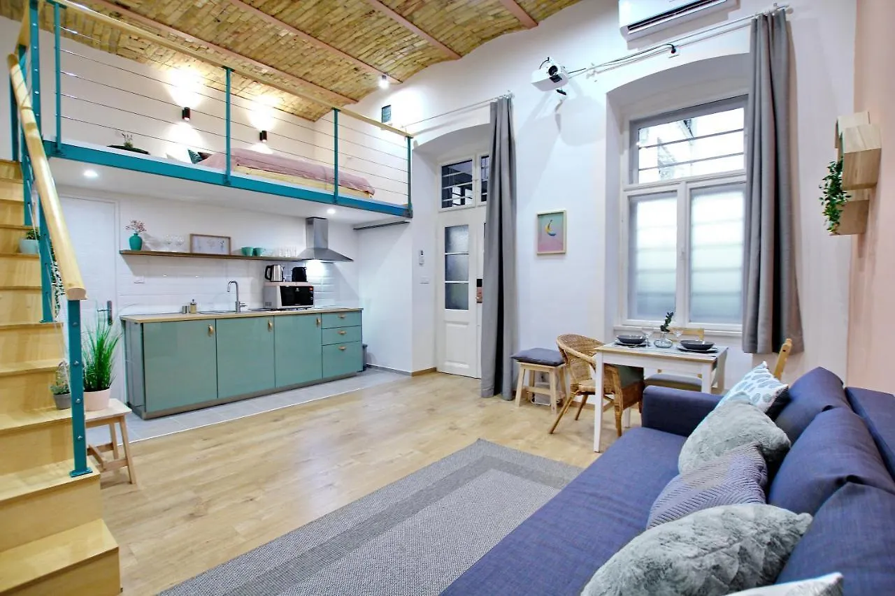 Lovely&Modern Downtown Apartment With Free Parking contacts
